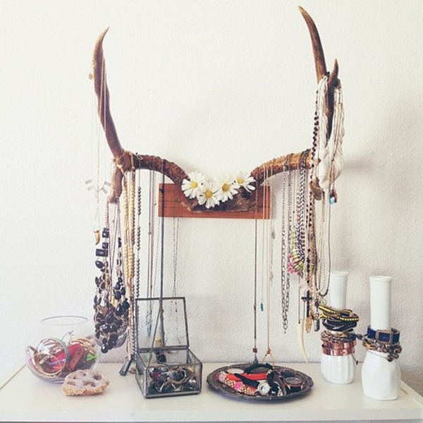 12 Beautiful Ways To Store Your Jewelry // Antlers