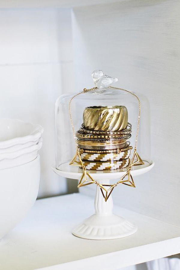 12 Beautiful Ways To Store Your Jewelry // Bell jar 
