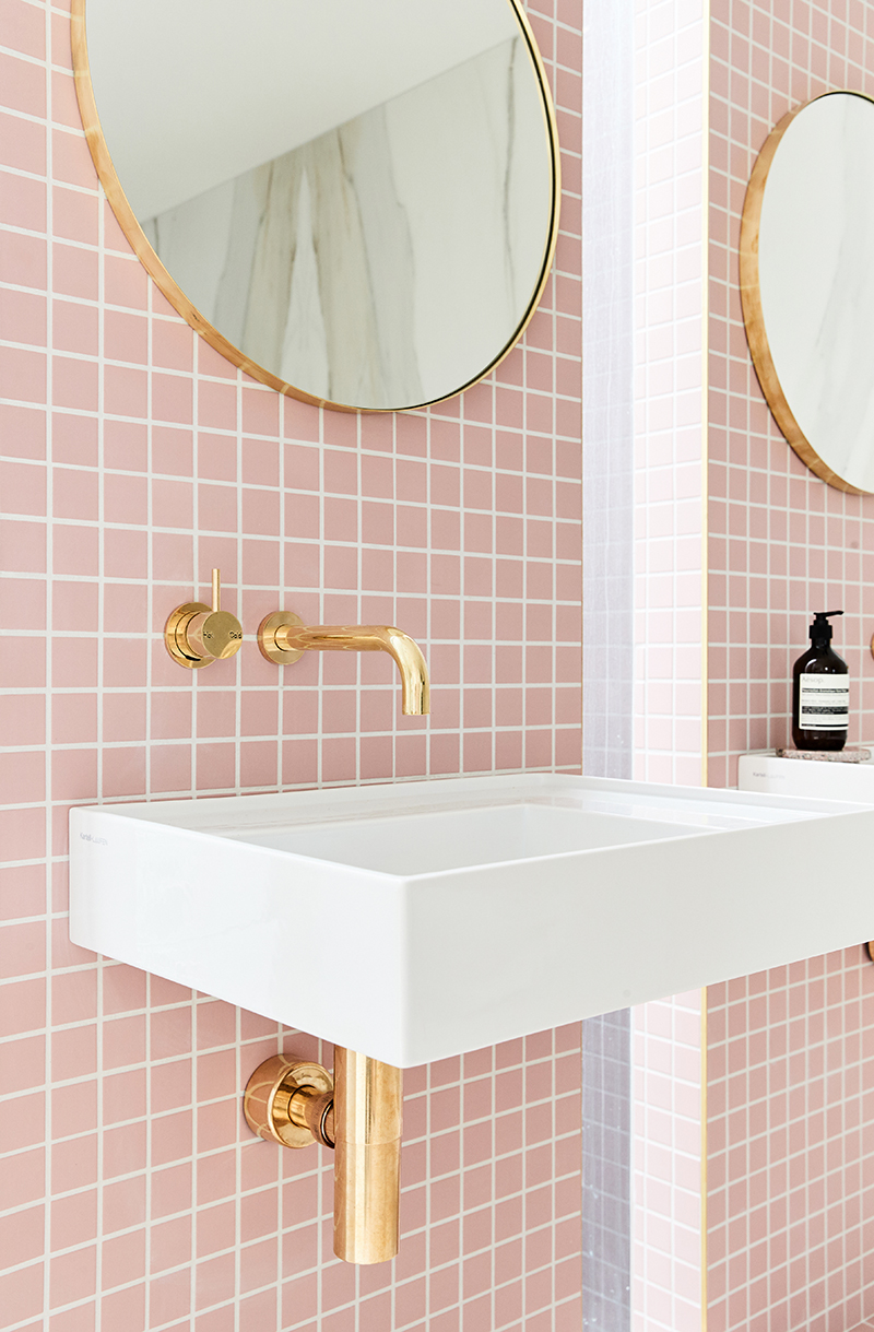 Rebecca Judd's Modern Pink Bathroom / No Glitter no Glory