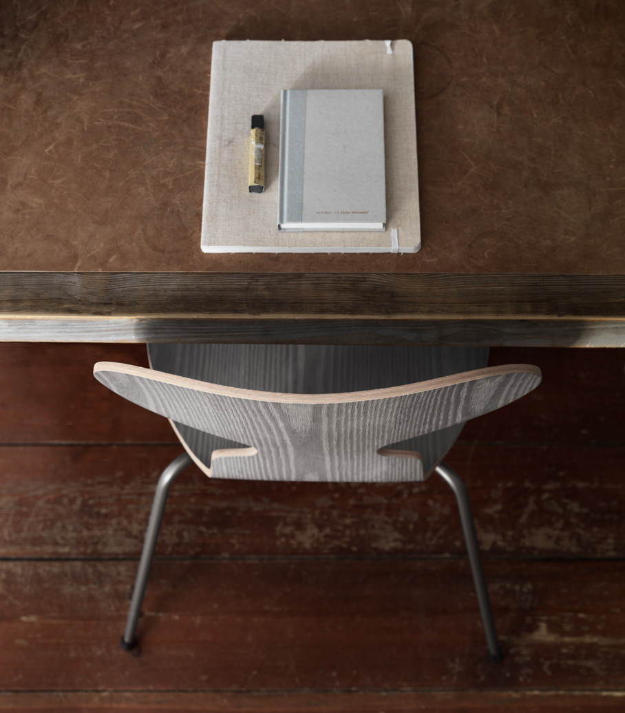 Designer profile Arne Jacobsen // Grey wood Ant chair - via noglitternoglory